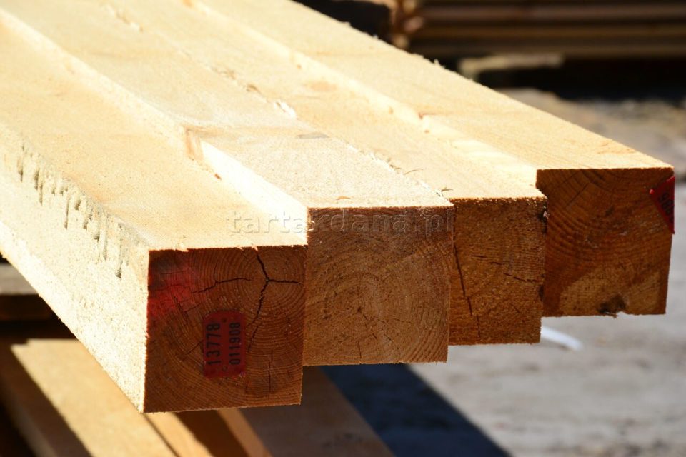 Stosy tarcicy w tartaku