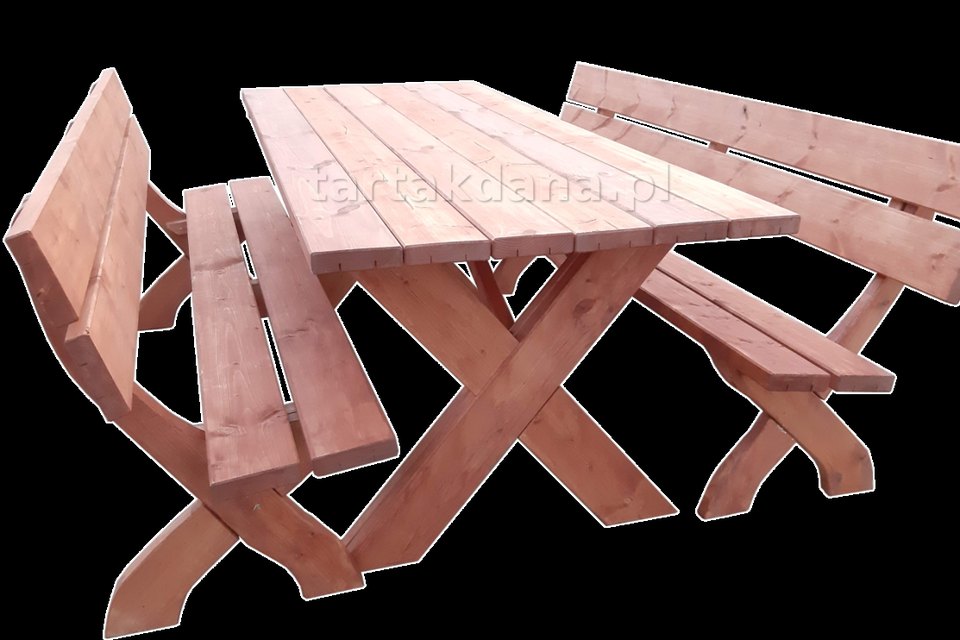 Wyroby ogrodowe z drewna w aranżacji przydomowej