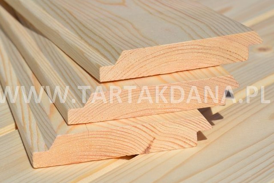 Zbliżenie profilu deski elewacyjnej sosnowej